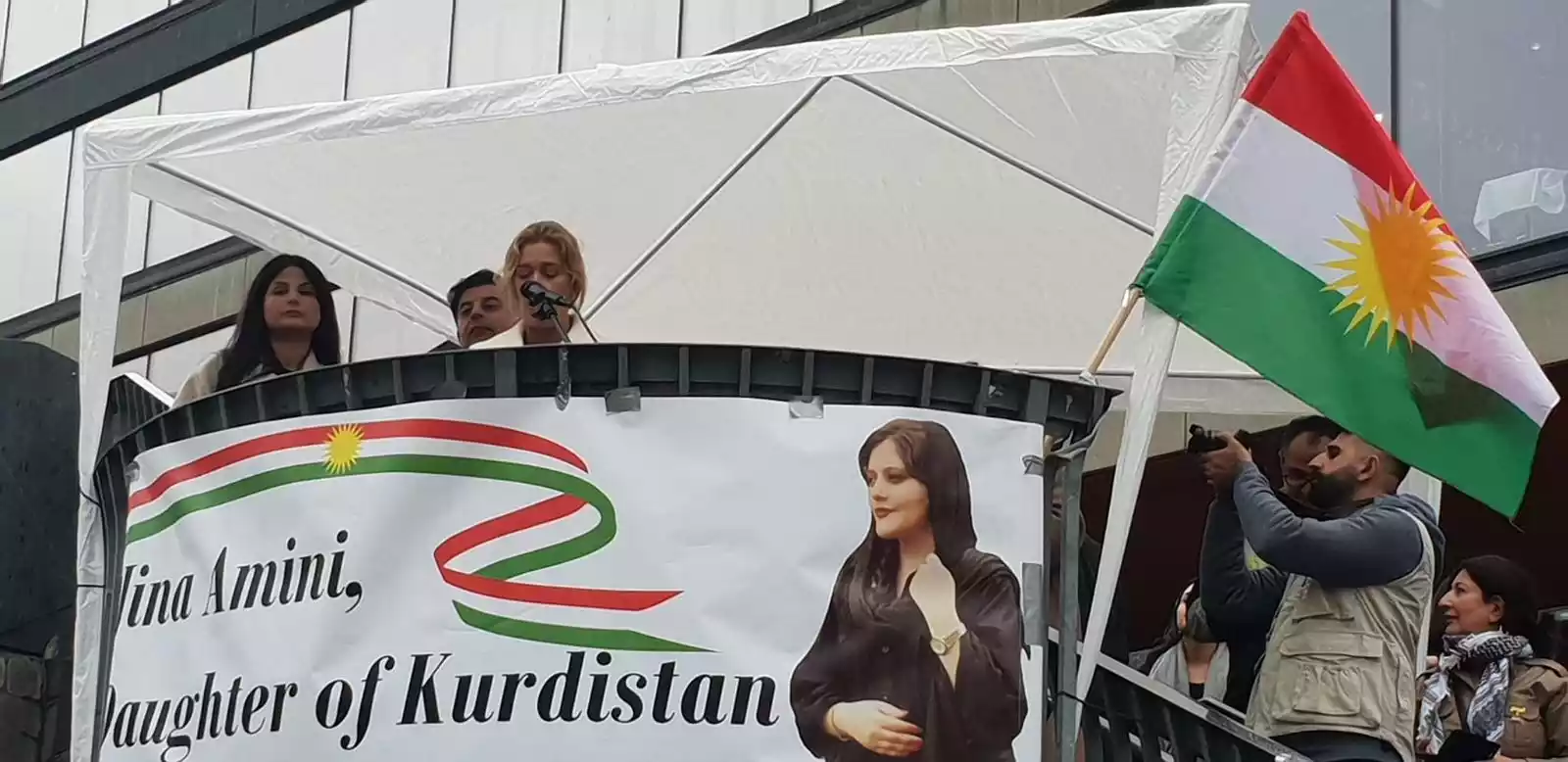 Li Stockholmê; Hezaran Kurd li dijî rejîma dîktator ya Îranê meşiyan