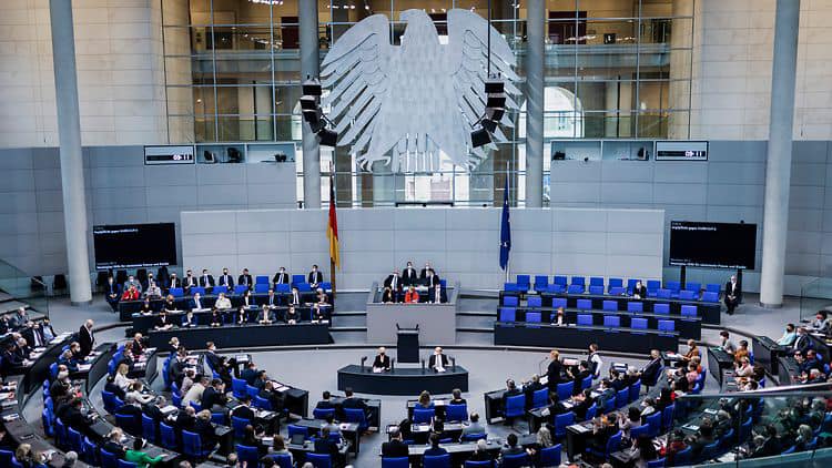 Parlamentoya Almanyayê bi yekdengî komkujiya Êzidiyan wek jenosîd îlan kir